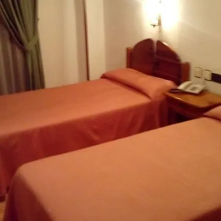 Hotel Elena María 2*